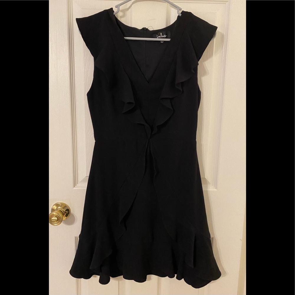 LuLu’s perfect black dress